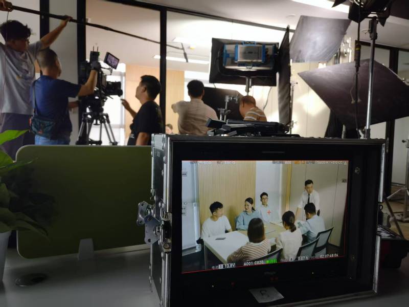 桥东区TVC拍摄公司：科技产品视觉化大师，诠释未来感与功能美学